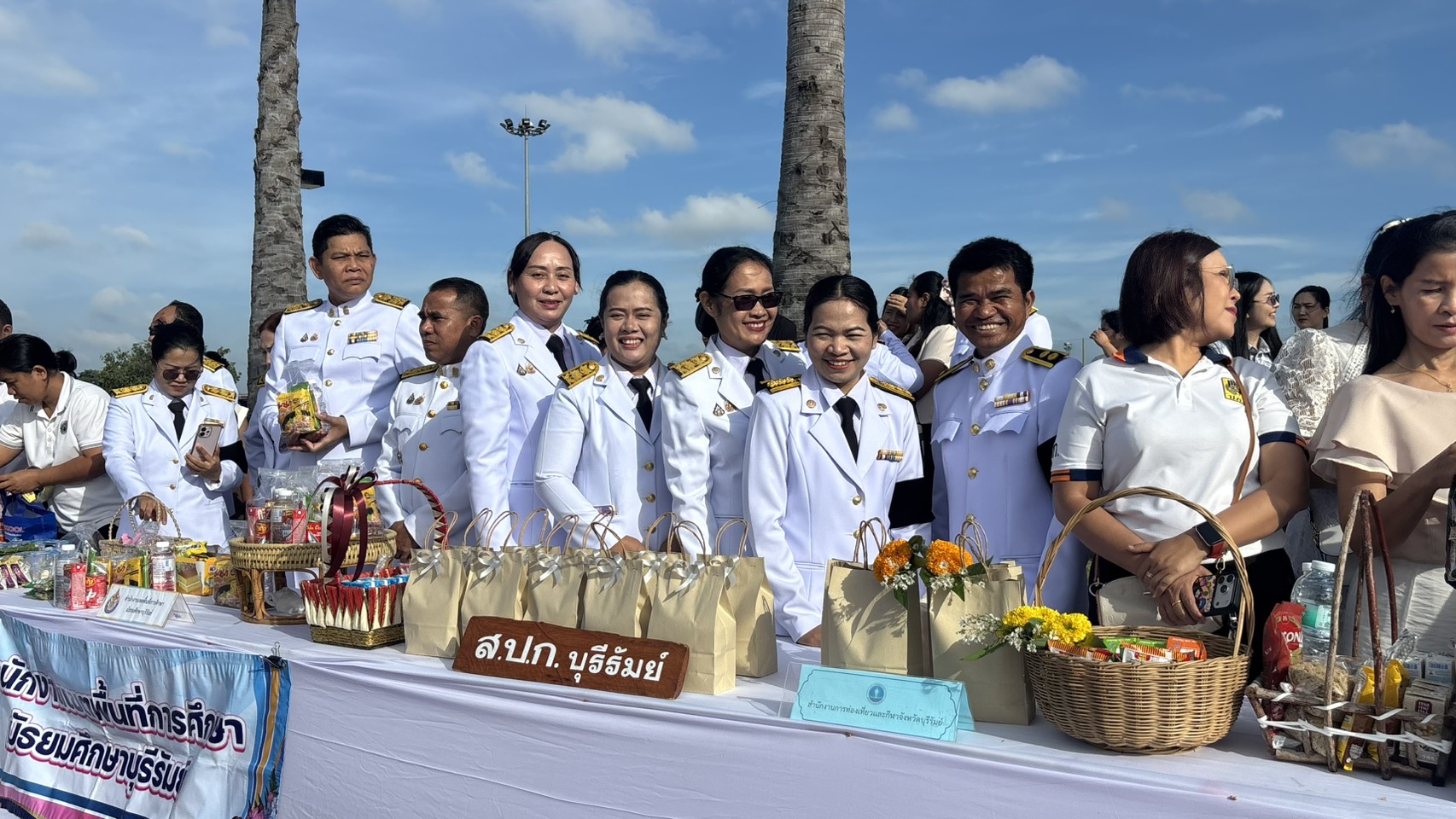 title - วันอังคารที่ 13 ตุลาคม 2569ิ เวลา 07.30 นายประเสริฐ กาญจนเกียรติกุล ปฏิรูปที่ดินจังหวัดบุรีรัมย์ มอบหมาย นางนวลละออง ชูมาตย์ ผู้อำนวยการกลุ่มยุทธศาสตร์และการปฏิรูปที่ดิน พร้อมข้าราชการและเจ้าหน้าที่ ส.ป.ก.บุรีรัมย์ ร่วมพิธีทำบุญตักบาตรถวายเป็นพระราชกุศลแด่พระบาทสมเด็จพระบรมชนกาธิเบศร มหาภูมิพล อดุลเดชมหาราช บรมนาถบพิตร เนื่องในวัน 